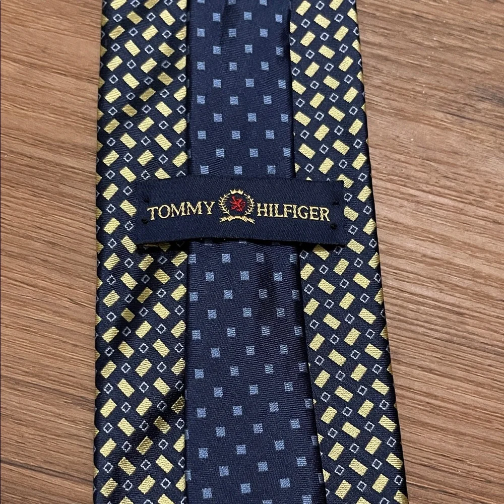 Tommy Hilfiger Navy and Yellow Men’s Tie